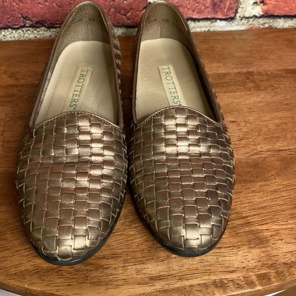 Trotters Bronze Woven Flats - Picture 5 of 12